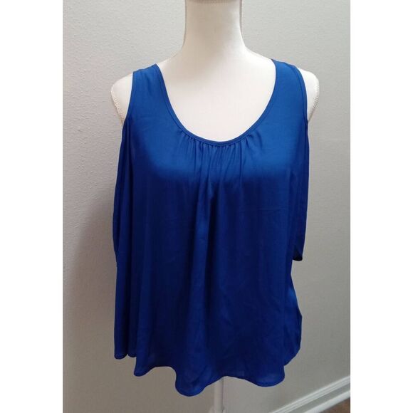 Lush  - Picture 1 of 3